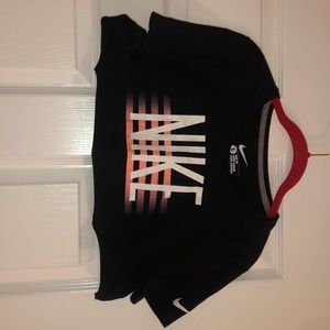 Super cropped Nike t ☁️